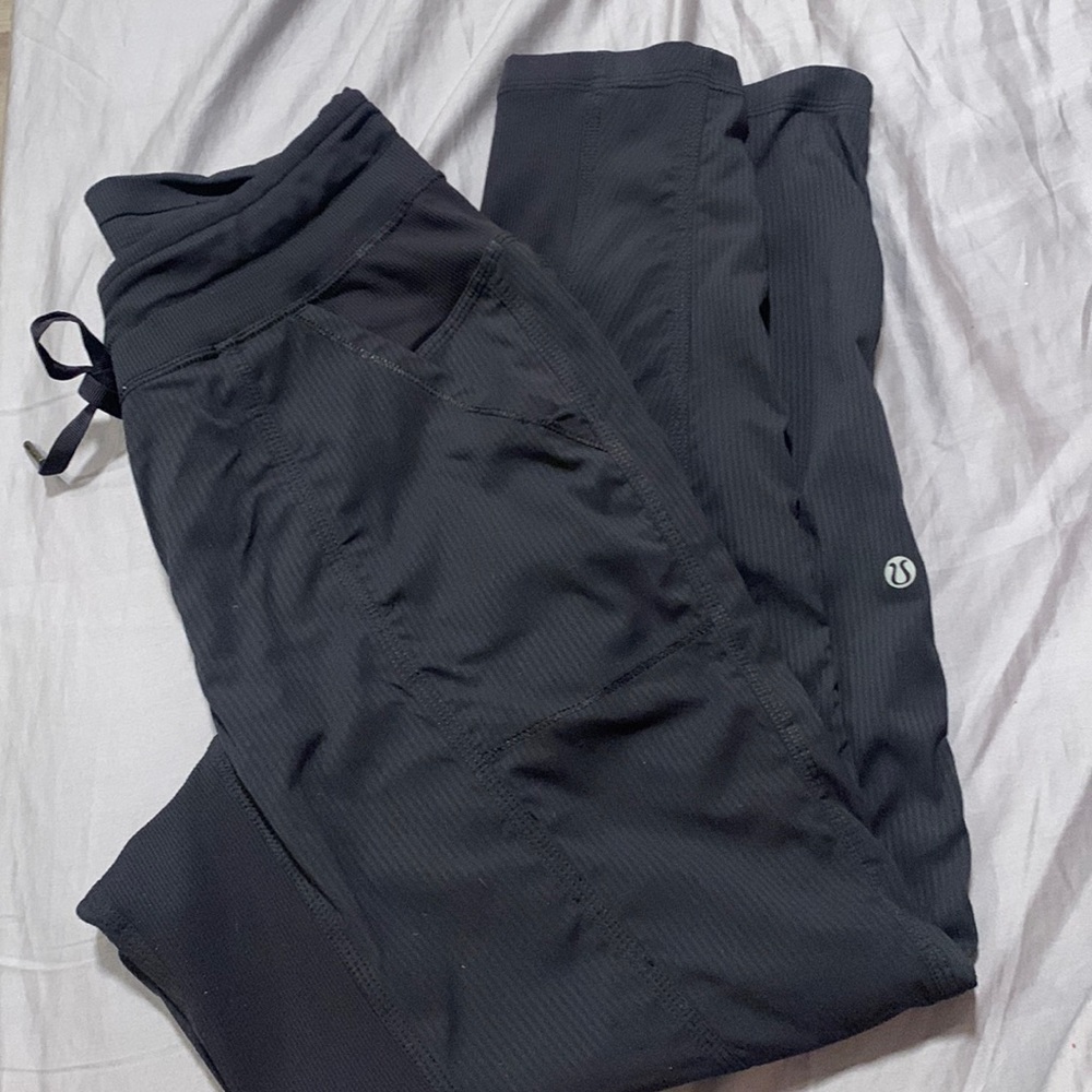 🥰Lululemon track pants.Fits small/medium due to the adjustable waist band.🥰